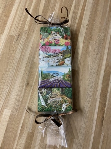 Lot de 4 savons parfumés de la savonnerie de Nyons