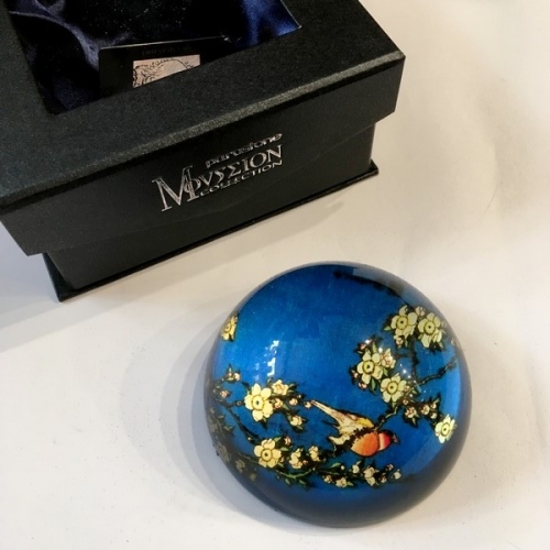 Presse papiers bullfinch and blossom Hokusai - Mouseion