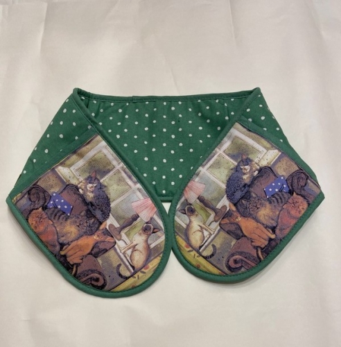 Double gant cuisine cat house - Alex Clark
