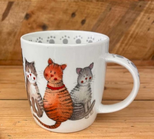 Mug chats marvellous moggies