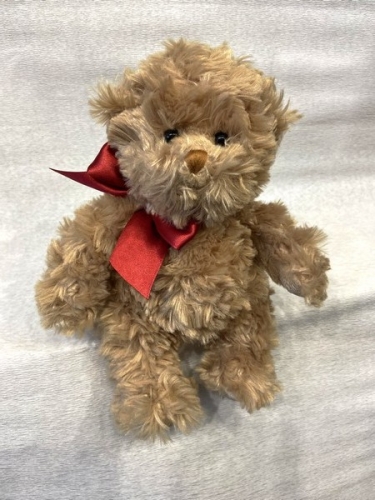 Ours en peluche Anton avec ruban rouge