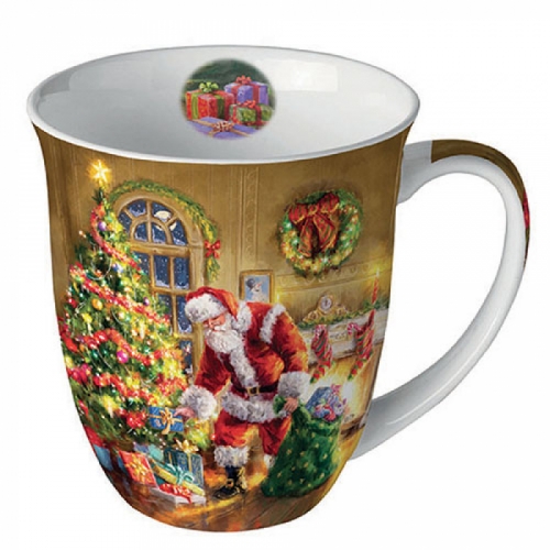 Mug gifts under christmas tree - ambiente