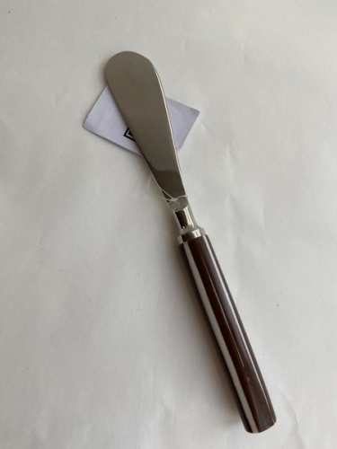Couteau à beurre manche marron rayures blanches